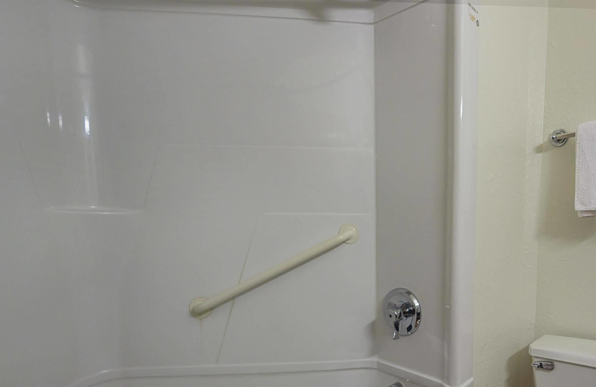 Motel 6-Whitby, On - Toronto East מראה חיצוני תמונה