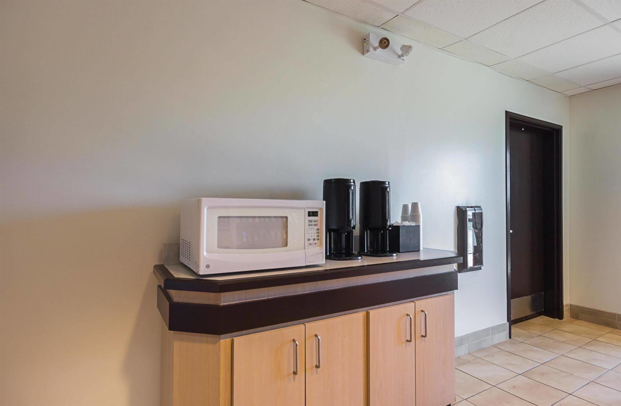 Motel 6-Whitby, On - Toronto East מראה חיצוני תמונה