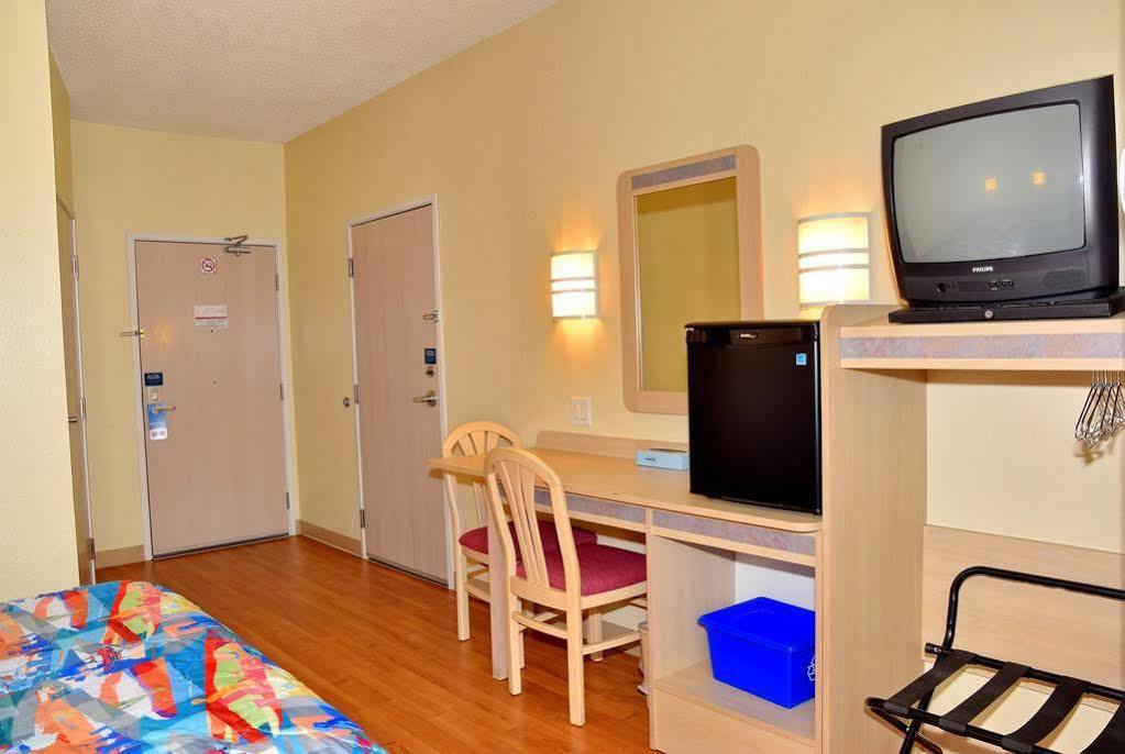 Motel 6-Whitby, On - Toronto East מראה חיצוני תמונה